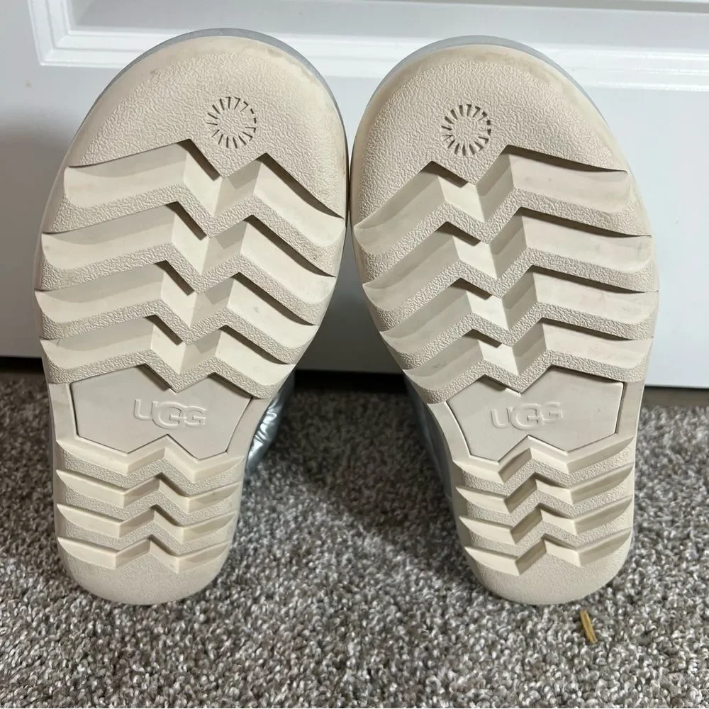 UGG classic maxi